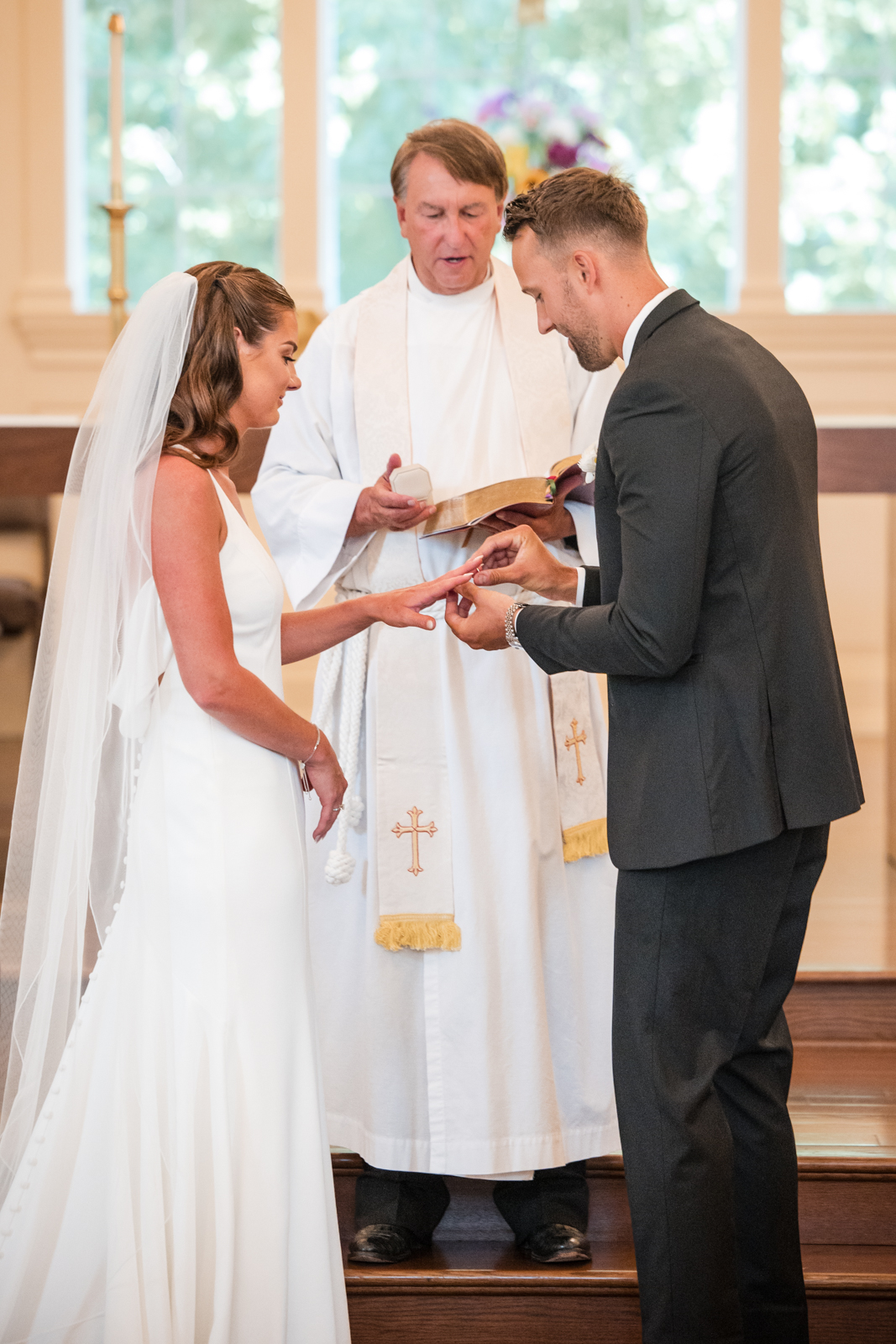 Intimate wedding_Lavita Photography-29 Emily and Alex exchanging vows intimate wedding Barrington IL