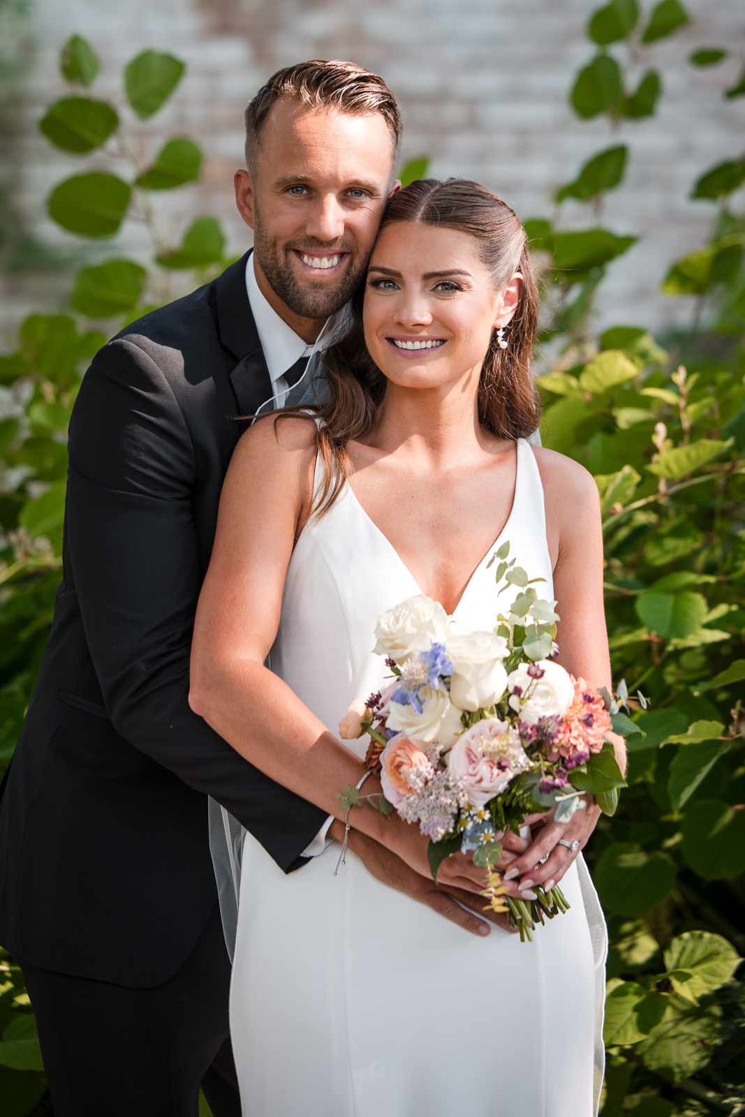 Intimate wedding_Lavita Photography-49 bride and groom portraits intimate wedding Barrington Illinois